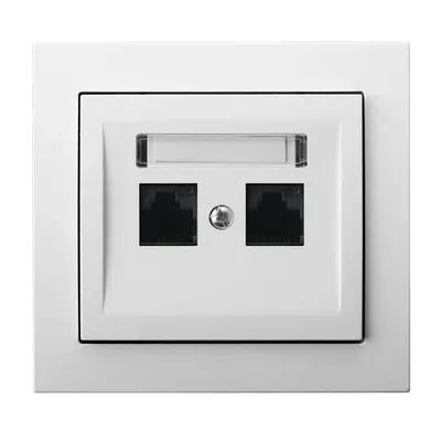 Białe podwójne gniazdo komputerowe RJ45 kat. 5e Ospel GPK-2W/K/00 z miejscem na opis i dwoma portami sieciowymi.
