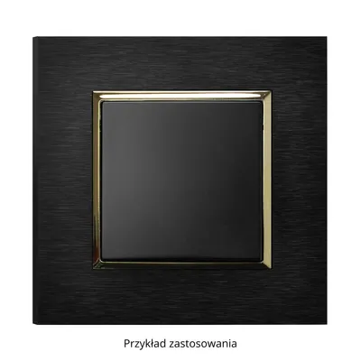 Ramka pojedyncza Ospel Aria Prestige w kolorze szczotkowanego antracytu z czarnym środkiem i złotą ramką.