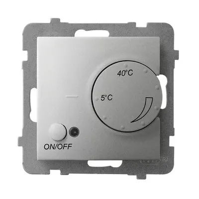 Srebrny regulator temperatury Ospel Aria RTP-1U/m/18 z pokrętłem regulacji od 5°C do 40°C i przyciskiem ON/OFF.